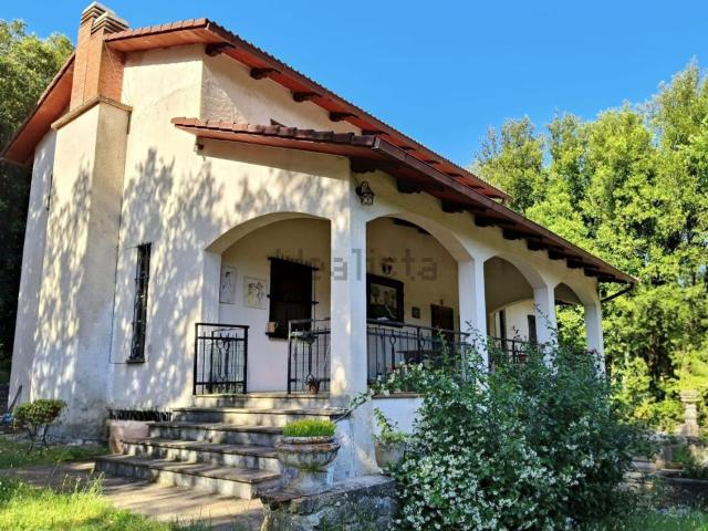Case e ville in vendita di 350 m² in Strada di Itieli