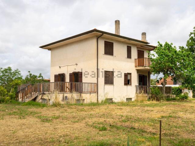 Case e ville in vendita di 350 m² in Strada Nascosa
