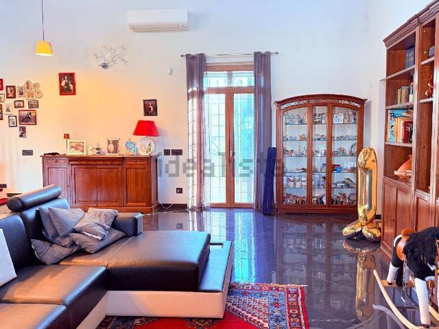 Case e ville in vendita di 350 m² in Strada Sordello Loc Dazio