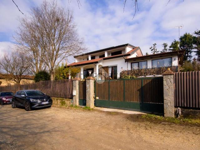Case e ville in vendita di 350 m² in Strada Sabena, 32