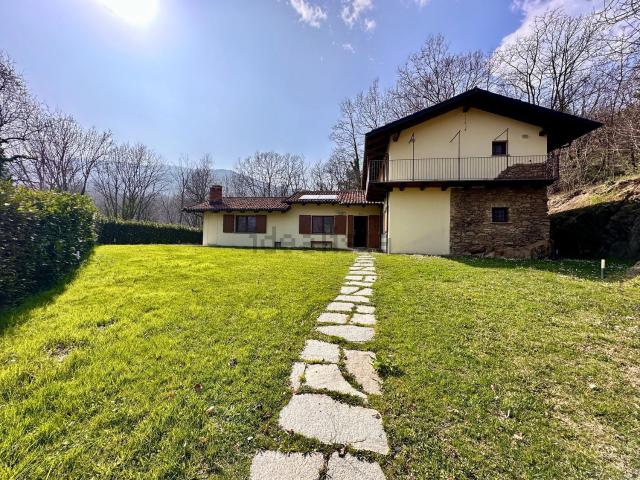 Case e ville in vendita di 350 m² in Strada Sartass