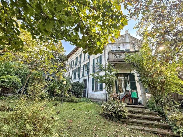 Case e ville in vendita di 350 m² in Strada per poggiolo, 3
