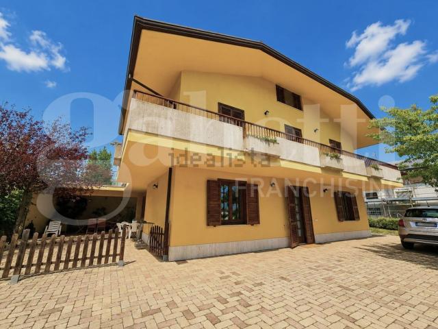 Case e ville in vendita di 350 m² in Strada Provinciale 13