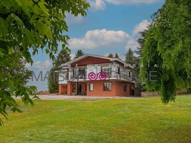 Case e ville in vendita di 350 m² in Strada Provinciale 32