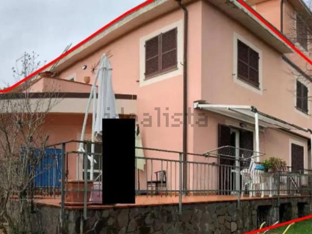 Case e ville in vendita di 351 m² in Via Montepertico