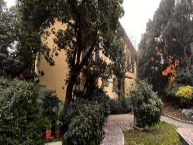 Case e ville in vendita di 351 m² in Via Santa Rosa, 5