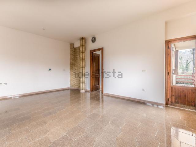 Case e ville in vendita di 351 m² in Via Valle Pazza