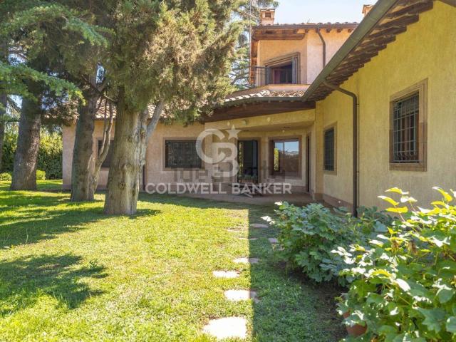 Case e ville in vendita di 351 m² in Largo Olgiata, 15