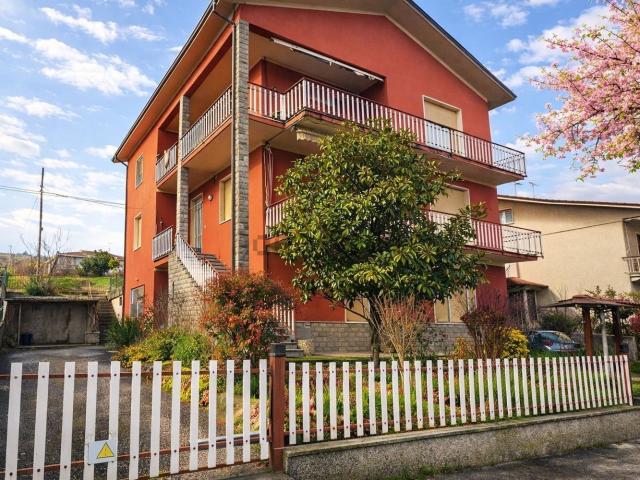 Case e ville in vendita di 352 m² in Via Anna Frank, 3