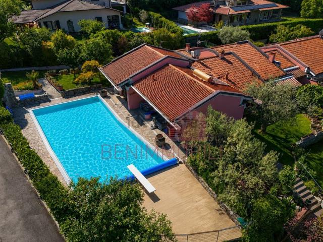 Case e ville in vendita di 352 m² in Via dei Castagneti, 16