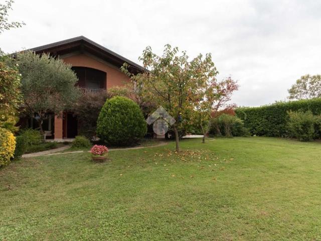 Case e ville in vendita di 352 m² in Via Tommaso Ferreri