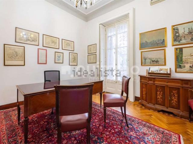Case e ville in vendita di 352 m² in Via Vitruvio