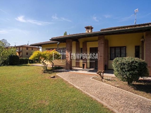 Case e ville in vendita di 352 m² in Viale G. Marconi, 158