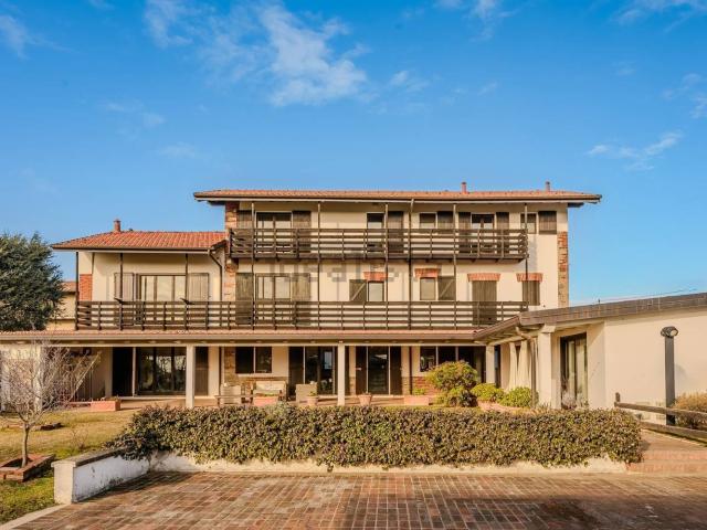 Case e ville in vendita di 352 m² in Piazza G. Marconi