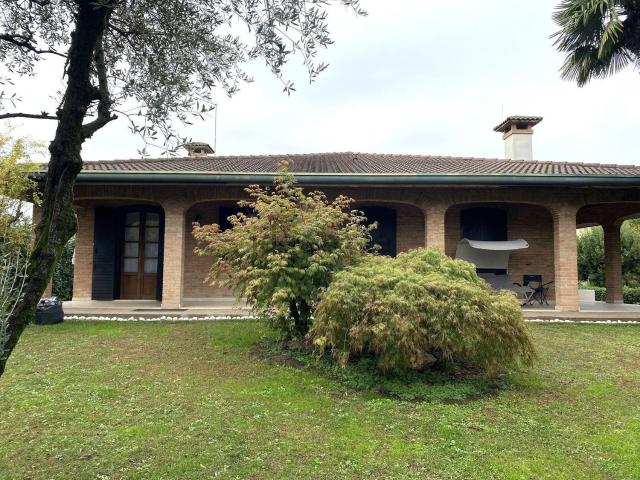 Case e ville in vendita di 353 m²
