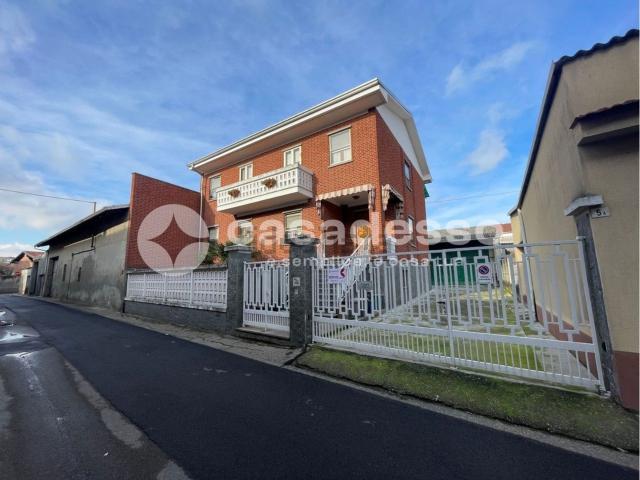 Case e ville in vendita di 353 m² in Via Conti della Rocchetta, 5