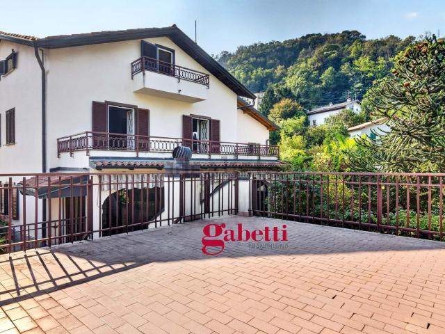 Case e ville in vendita di 353 m² in Via Cardano, 13