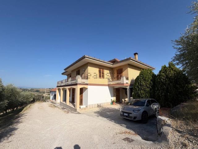 Case e ville in vendita di 354 m²