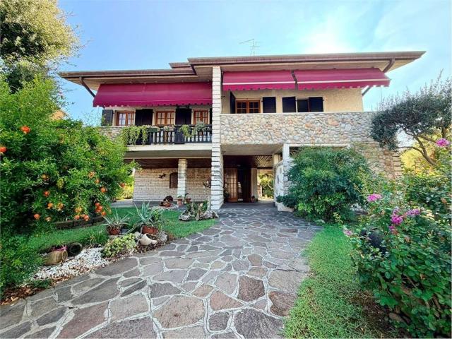 Case e ville in vendita di 354 m²