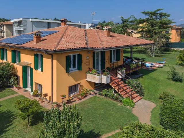 Case e ville in vendita di 354 m² in Via Costabella, 23