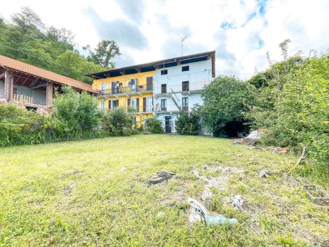 Case e ville in vendita di 354 m² in Via Casale Canuggioni, 28