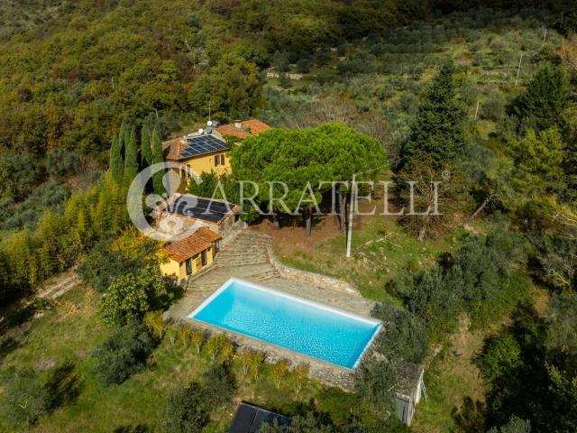 Case e ville in vendita di 354 m² in Via Mongirato, 14