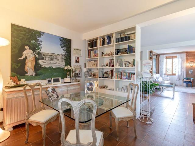 Case e ville in vendita di 355 m² in Via Carlo Jussi, 121