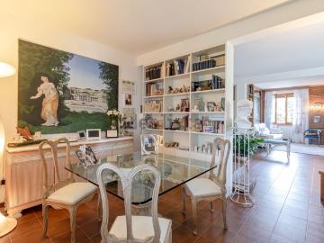 Case e ville in vendita di 355 m² in Via Carlo Jussi, 121