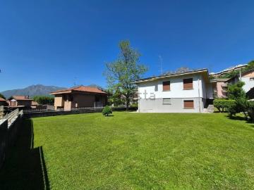 Case e ville in vendita di 355 m² in Via Cesura, 32