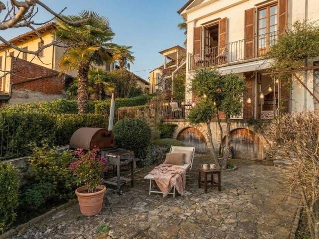 Case e ville in vendita di 355 m² in Via Giachini, 15