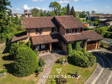 Case e ville in vendita di 355 m² in Via Sciesa