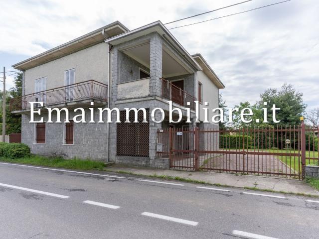 Case e ville in vendita di 355 m² in Via De Amicis, 63