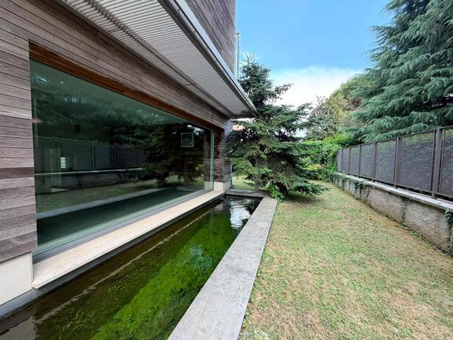 Case e ville in vendita di 355 m² in Via John Fitzgerald Kennedy, 10