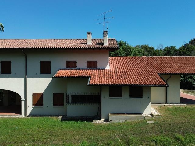 Case e ville in vendita di 355 m² in Via Longon