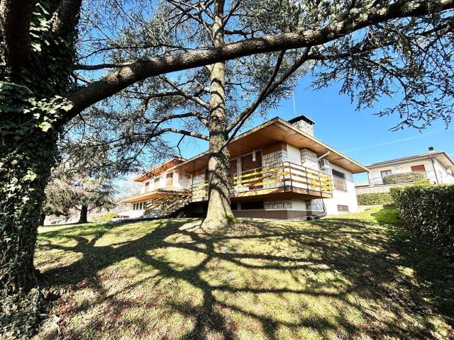 Case e ville in vendita di 355 m² in Via Prà di Tòs, 22