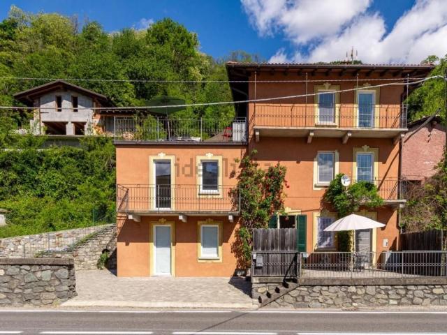 Case e ville in vendita di 355 m² in Via V Case, 72