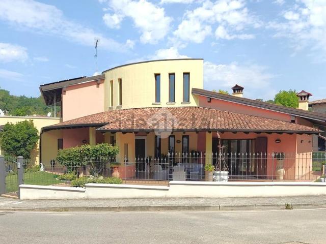 Case e ville in vendita di 355 m² in Via Vallone, 1