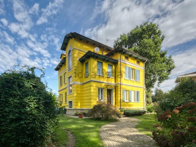 Case e ville in vendita di 355 m² in Viale Siemens, 14