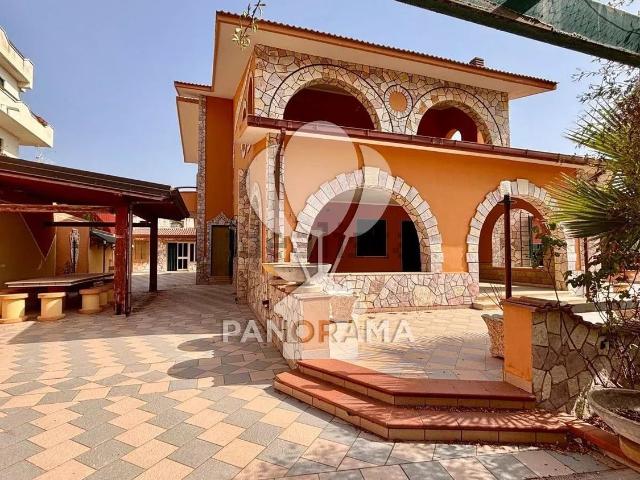 Case e ville in vendita di 355 m² in Contrada Sicciarotta
