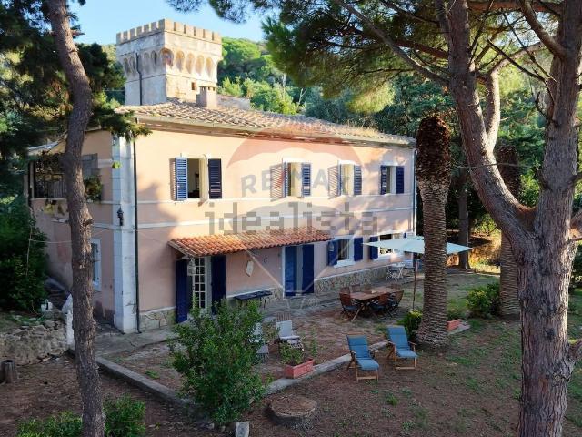 Case e ville in vendita di 355 m² in Salita Sant&apos Antonio, 44