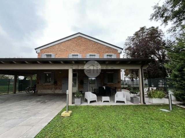 Case e ville in vendita di 355 m² in Strada Romana