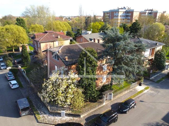 Case e ville in vendita di 356 m² in Via Cipro
