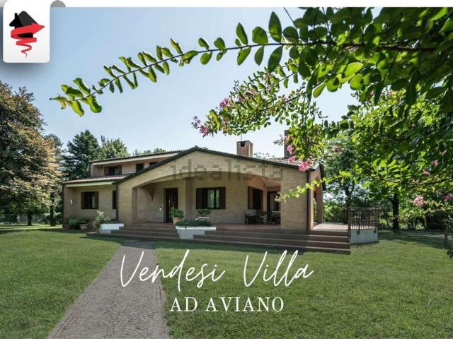 Case e ville in vendita di 356 m² in Via dell&apos Uguaglianza, 41