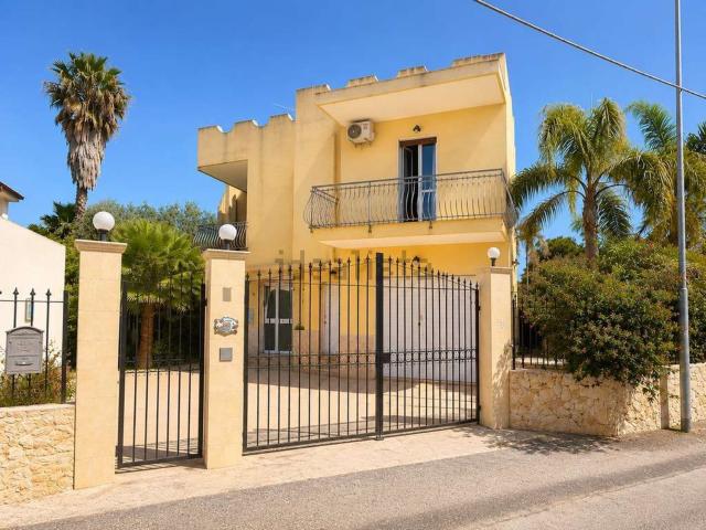 Case e ville in vendita di 356 m² in Via Lido Sacramento