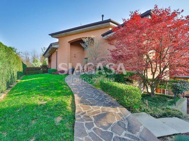 Case e ville in vendita di 356 m² in Via Maroncelli, 13