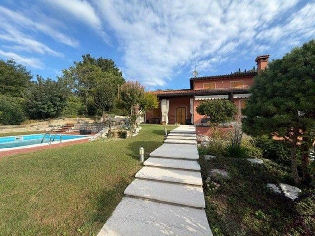 Case e ville in vendita di 356 m² in Via Pomaro