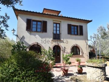 Case e ville in vendita di 356 m² in Via Roma