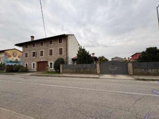 Case e ville in vendita di 356 m² in Via Villaorba, 30