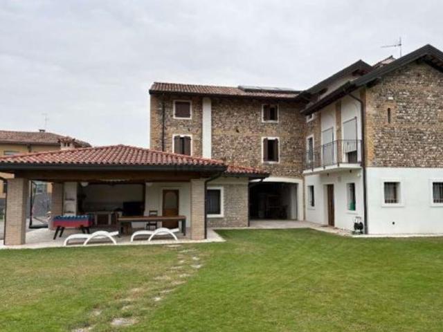 Case e ville in vendita di 356 m² in Via Villaorba, 30