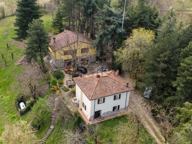 Case e ville in vendita di 357 m² in Via Monte Adone
